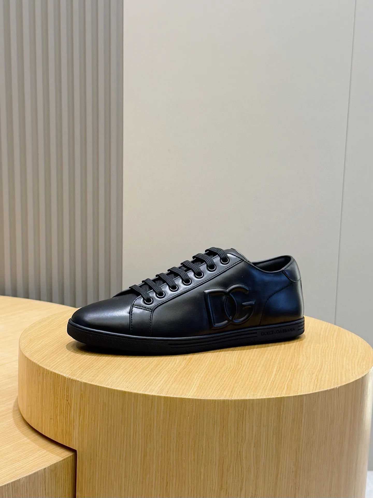 Men's Men's Shoes💰400 [New Style]🐏🐏DG men's calfskin sneakers Portofino Yacht shoes, simple and versatile design, unique saddle leather soles. The Dolce &G logo rear wing is the icing on the cake. Imported cowhide + rubber outsole Size: 39-44 (customized at 38.45)